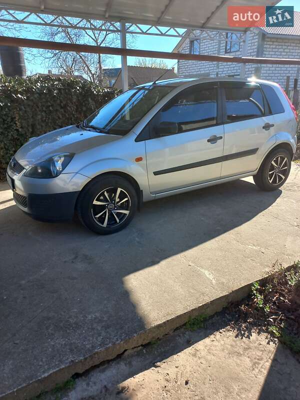 Хэтчбек Ford Fiesta 2008 в 