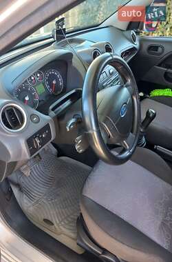Хэтчбек Ford Fiesta 2008 в 