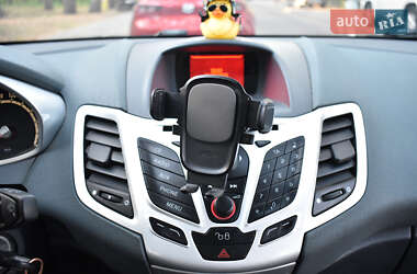 Хэтчбек Ford Fiesta 2010 в 