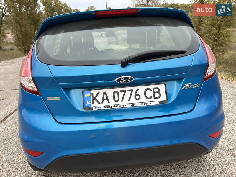 Хэтчбек Ford Fiesta 2015 в Киеве