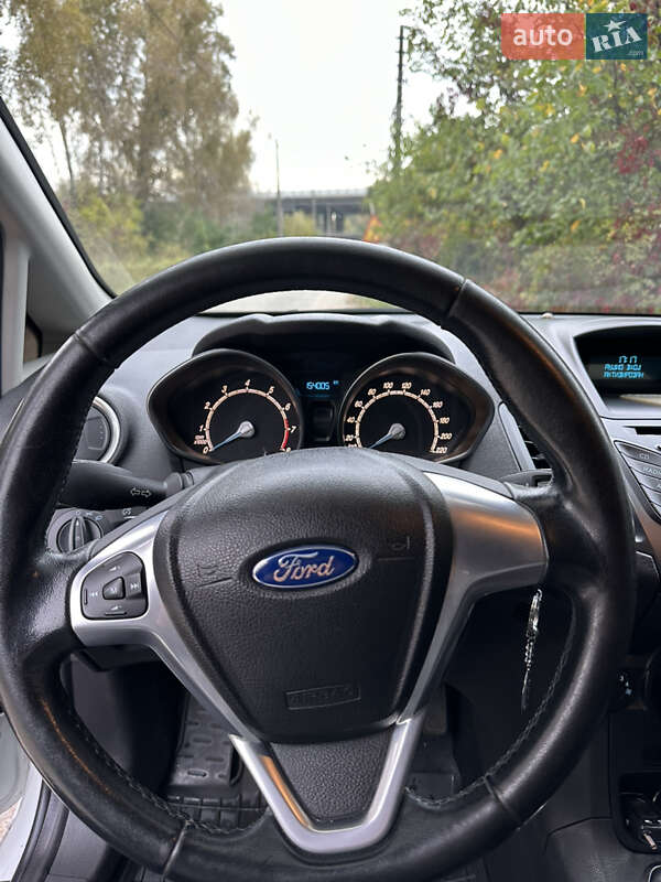 Хэтчбек Ford Fiesta 2013 в Киеве
