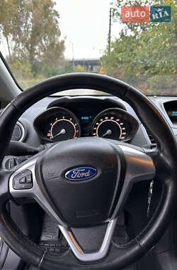 Хэтчбек Ford Fiesta 2013 в 