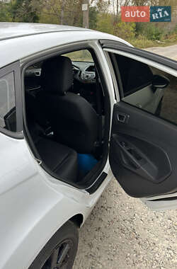 Хэтчбек Ford Fiesta 2013 в 