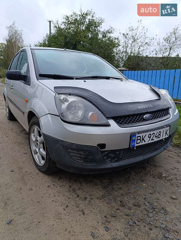 Хэтчбек Ford Fiesta 2006 в Корце