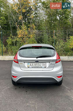 Хэтчбек Ford Fiesta 2012 в 