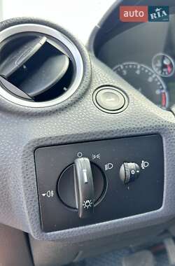 Хэтчбек Ford Fiesta 2006 в 