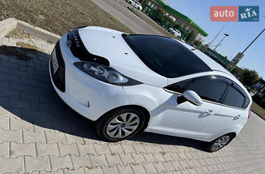 Хэтчбек Ford Fiesta 2012 в 