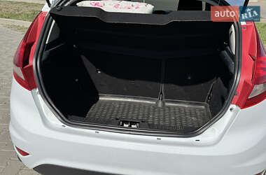 Хэтчбек Ford Fiesta 2012 в 