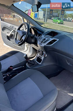 Хэтчбек Ford Fiesta 2012 в 
