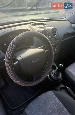 Хэтчбек Ford Fiesta 2006 в 