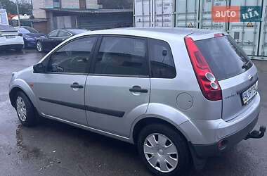 Хэтчбек Ford Fiesta 2006 в 