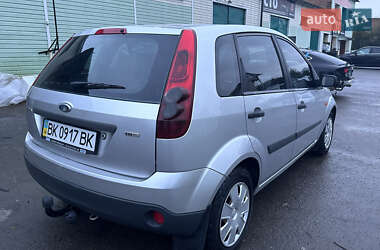 Хэтчбек Ford Fiesta 2006 в 