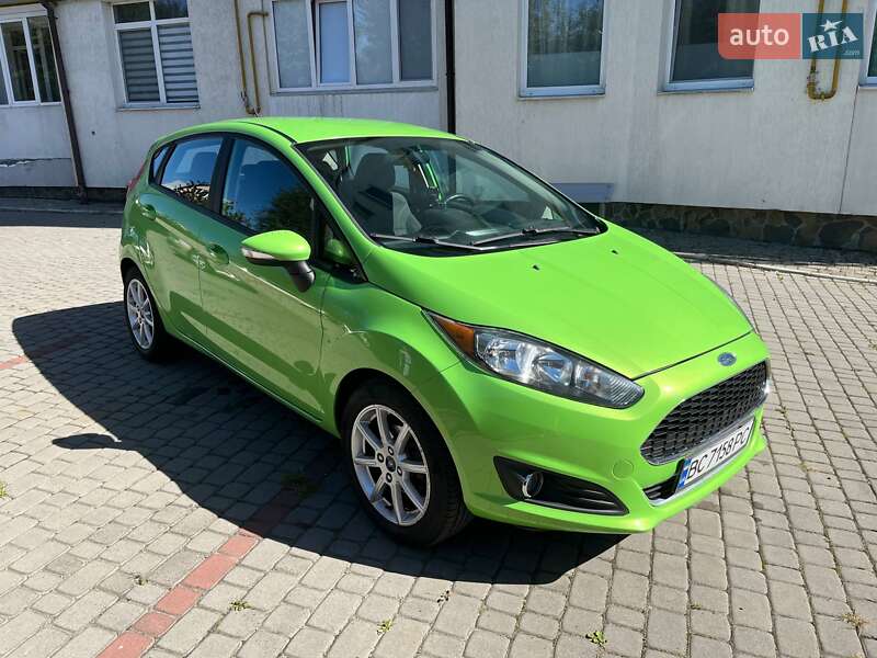 Хэтчбек Ford Fiesta 2015 в 