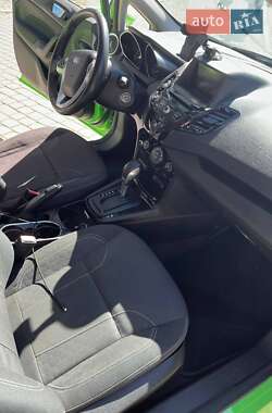Хэтчбек Ford Fiesta 2015 в 