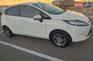 Хэтчбек Ford Fiesta 2012 в 