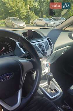Хэтчбек Ford Fiesta 2012 в 