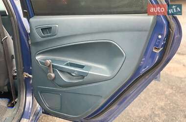Хэтчбек Ford Fiesta 2012 в 
