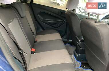Хэтчбек Ford Fiesta 2012 в 