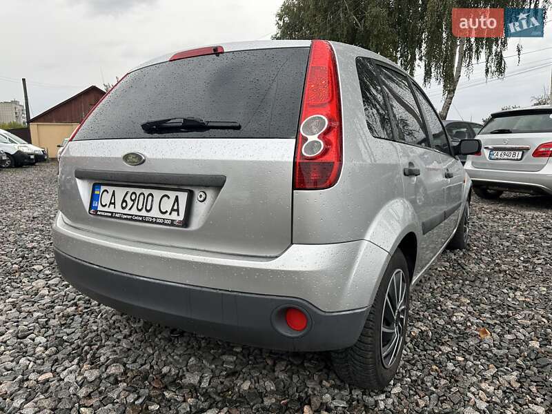 Хэтчбек Ford Fiesta 2006 в Смеле