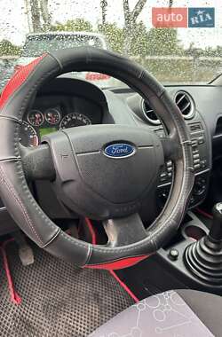 Хэтчбек Ford Fiesta 2006 в 
