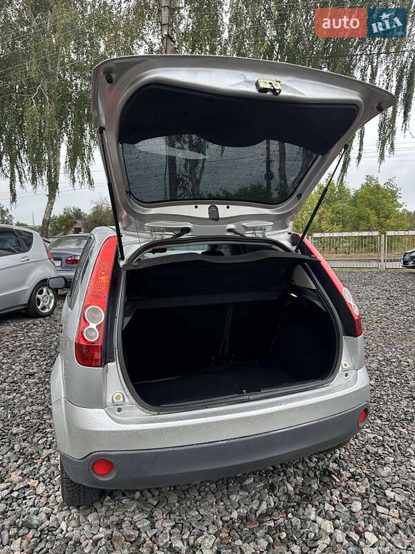 Хэтчбек Ford Fiesta 2006 в Смеле