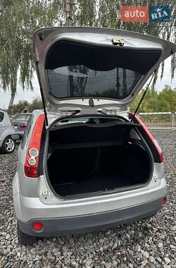 Хэтчбек Ford Fiesta 2006 в 