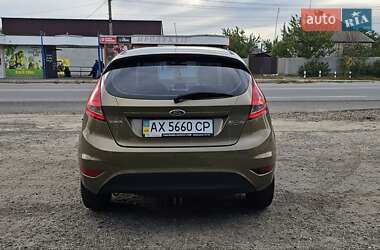 Хэтчбек Ford Fiesta 2012 в 
