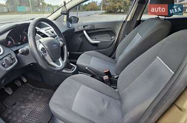 Хэтчбек Ford Fiesta 2012 в 