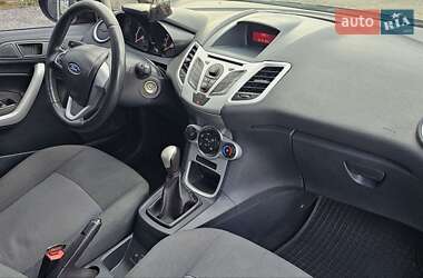 Хэтчбек Ford Fiesta 2012 в 