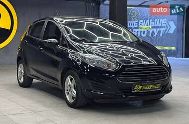 Хетчбек Ford Fiesta 2017 в Чернівцях