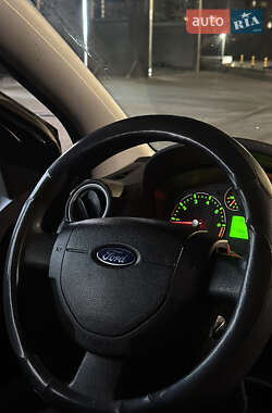 Хэтчбек Ford Fiesta 2006 в 