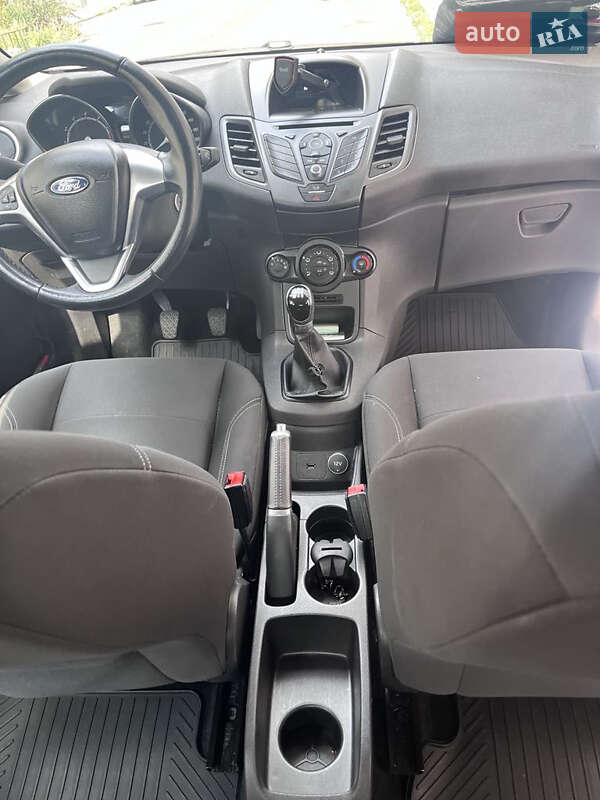 Хэтчбек Ford Fiesta 2016 в Луцке