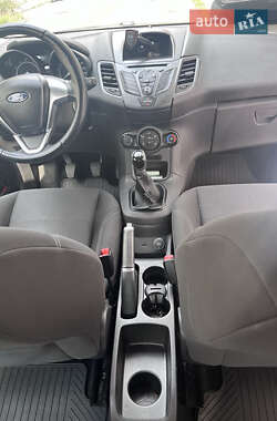 Хэтчбек Ford Fiesta 2016 в 