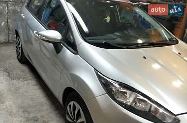 Хэтчбек Ford Fiesta 2015 в 