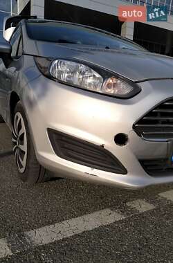 Хэтчбек Ford Fiesta 2015 в 