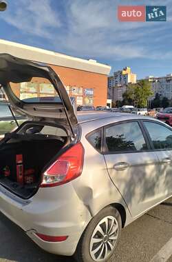 Хэтчбек Ford Fiesta 2015 в 