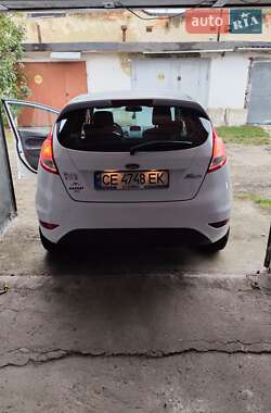 Хэтчбек Ford Fiesta 2015 в 