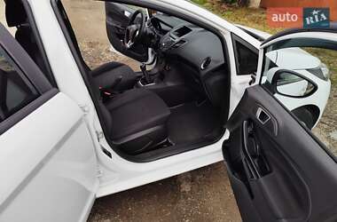 Хэтчбек Ford Fiesta 2015 в 