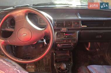 Хэтчбек Ford Fiesta 1993 в 