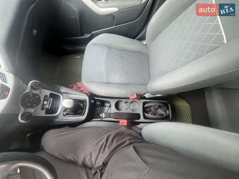 Хэтчбек Ford Fiesta 2012 в Львове