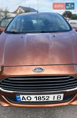 Хэтчбек Ford Fiesta 2015 в 