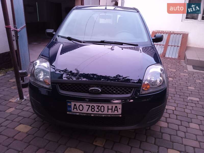 Хэтчбек Ford Fiesta 2008 в Мукачево