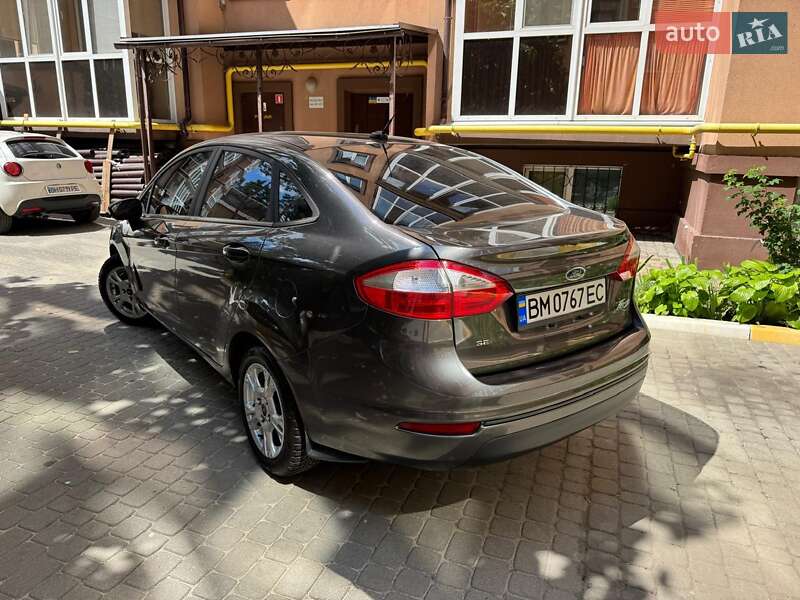 Седан Ford Fiesta 2014 в Сумах