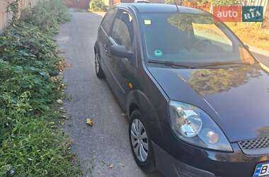 Хэтчбек Ford Fiesta 2005 в 