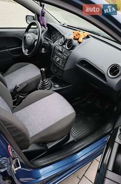 Хэтчбек Ford Fiesta 2008 в 