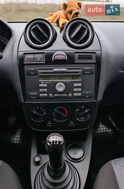 Хэтчбек Ford Fiesta 2008 в 