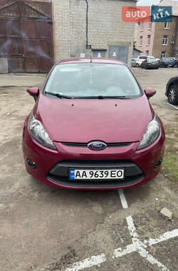 Хэтчбек Ford Fiesta 2011 в 
