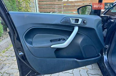 Хэтчбек Ford Fiesta 2012 в 