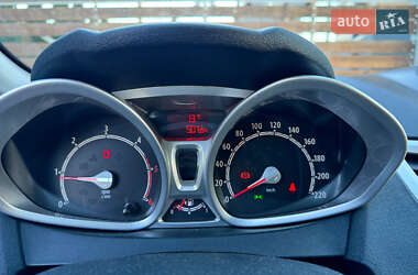Хэтчбек Ford Fiesta 2012 в 
