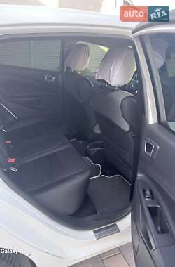 Хэтчбек Ford Fiesta 2013 в 